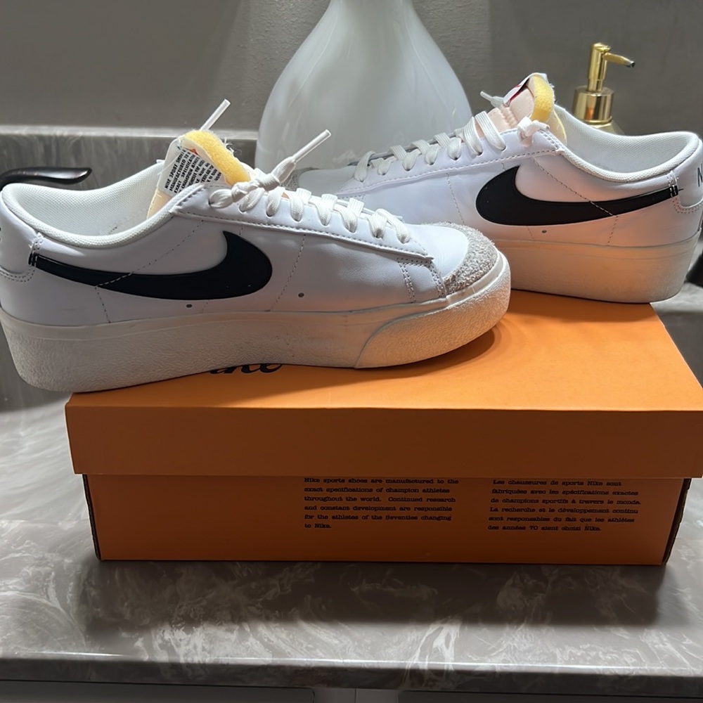 Platform Nike Blazer Lowtop - Picture 2 of 7